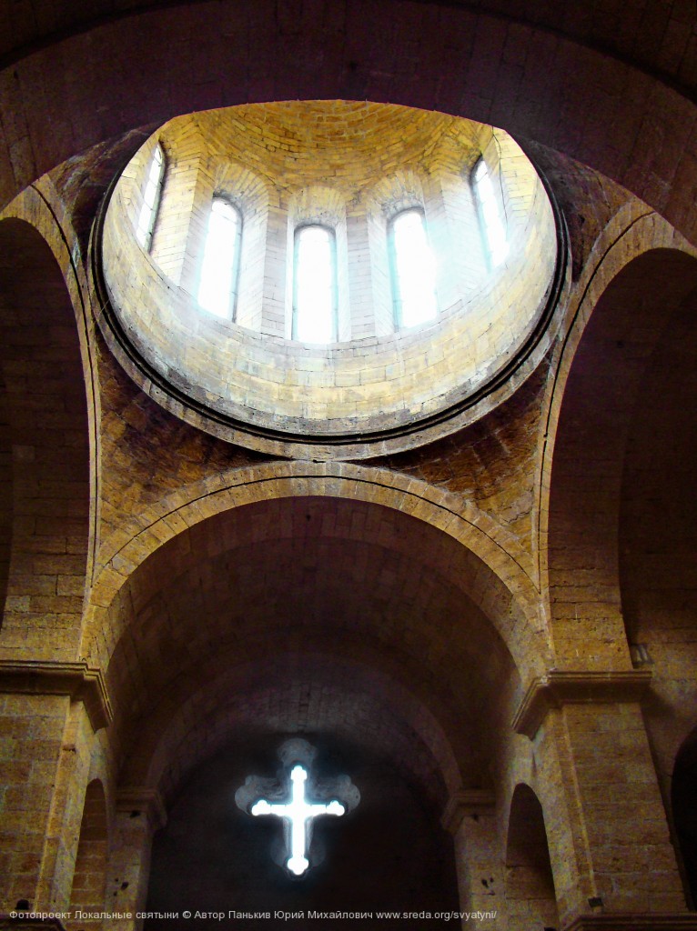 Своды армянская церковь