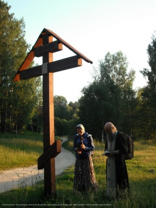 Православные паломники обходят озеро Светлояр с молитвой