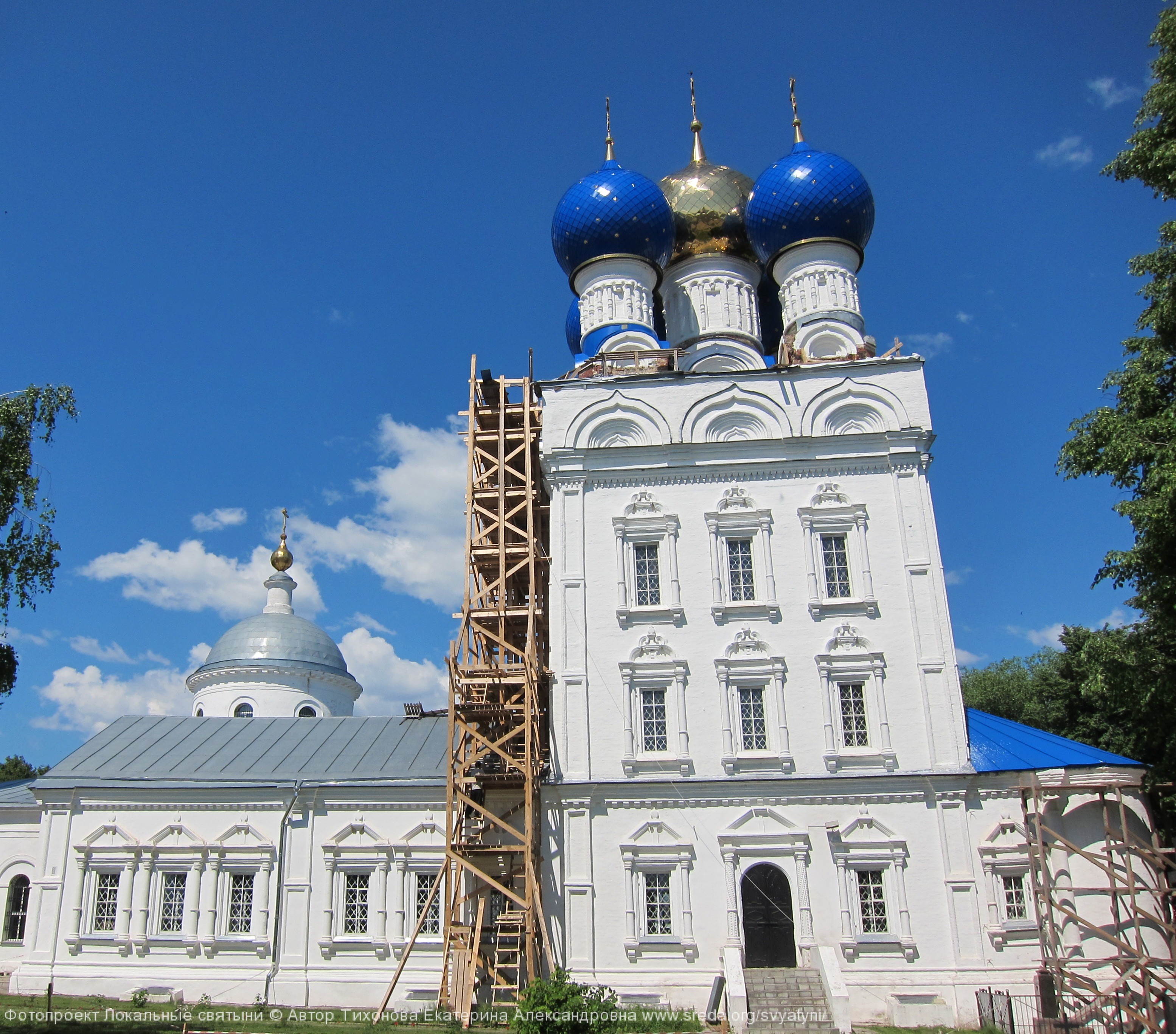 Храм михаила спб. Собор Михаила Архангела (Чебоксары). Собор Михаила Архангела Архангельск. Кириллов монастырь Церковь Михаила Архангела. Церковь Михаила Архангела (Екатеринбург).