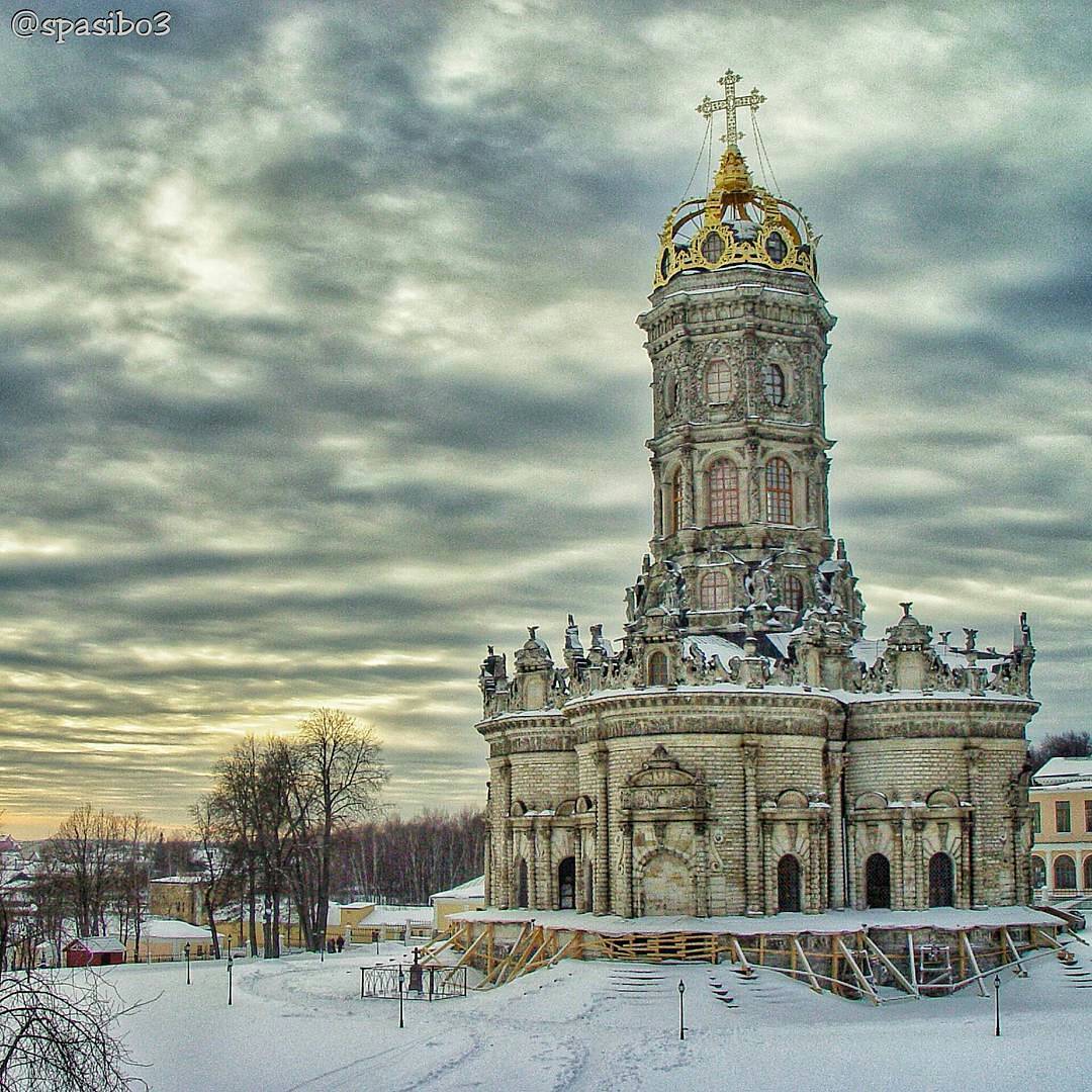 Знаменская Церковь Дубровицы зимой