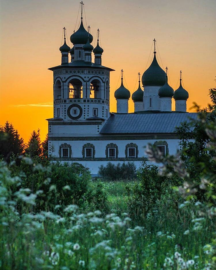 Храм Церковь монастырь Лавра цветы тишина