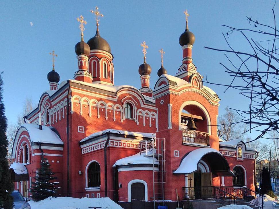 Сколько церквей. Химки Церковь. Храм Троицы в Химках. Церковь в старых Химках.