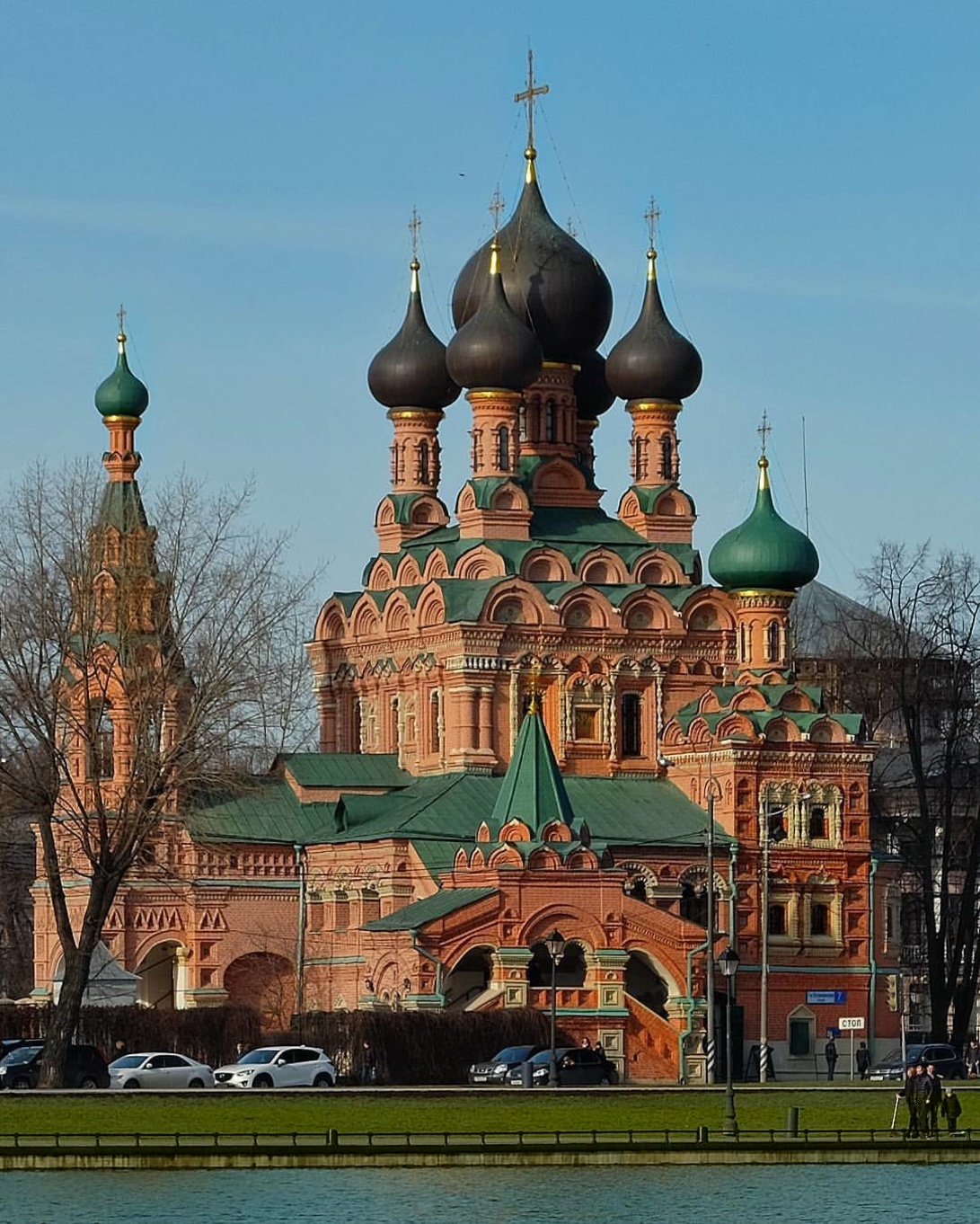 Храм троицы в москве. Храм Живоначальной Троицы в Останкино. Троицкая Церковь в Останкино. Церковь Троицы в Останкине в Москве. Церковь Троицы в Останкино архитектура.